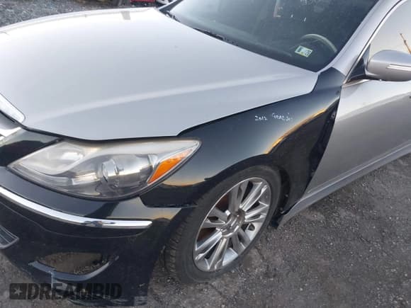 ✅ 2013 Hyundai Genesis 3.8L • VIN: KMHGC4DD3DU230457 • Lot: 43635050. Listed on IAAI with 206,000 mi. Free auction sales archive from the USA and detailed vehicle history report at DreamBid. Image 6.