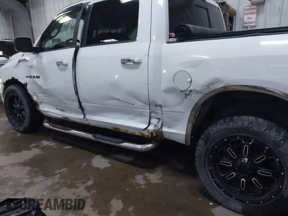 2010 Dodge 1500 Sport с VIN 1D7RV1CT8AS136330, выставлен на аукционе IAAI как лот 42013409 с пробегом 200 420 миль миль и . История ставок и продаж доступна на DreamBid. Изображение 21.