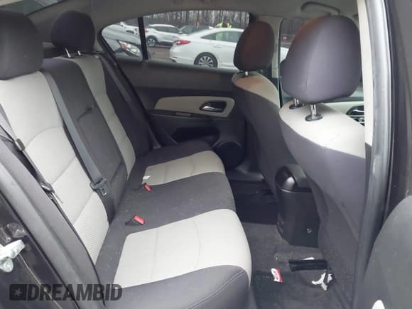 ✅ 2014 Chevrolet Cruze LS • VIN: 1G1PA5SG3E7307169 • Lot: 43888123. Wystawiony na IAAI z przebiegiem 200 645 mil. Bezpłatny archiwum sprzedaży aukcyjnych z USA i szczegółowy raport historii pojazdu na DreamBid. Zdjęcie 8.