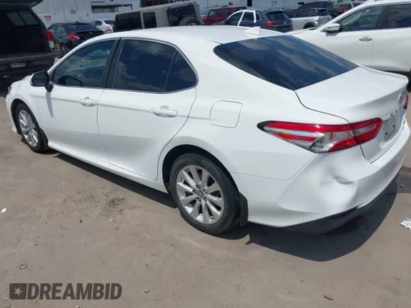 2019 Toyota Camry LE z VIN 4T1B11HK6KU276241, wystawiony jako IAAI lot #42379029 z przebiegiem 81 411 mil mil oraz . Historia ofert i sprzedaży dostępna na DreamBid. Obrazek 3.