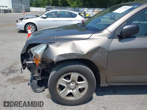 ✅ 2011 Toyota RAV4 • VIN: 2T3BF4DV6BW135924 • Lot: 42927825. Listed on IAAI with 165,103 mi. Free auction sales archive from the USA and detailed vehicle history report at DreamBid. Image 17.
