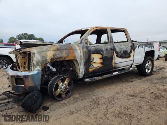 ✅ 2015 Chevrolet Silverado 2500HD LTZ • VIN: 1GC1KWE86FF102618 • Лот: 85766685. Опубликован ранее на Copart с пробегом Не указан. Бесплатный доступ к архиву аукционных продаж из США и подробный отчёт об истории автомобиля на DreamBid. Изображение 1.