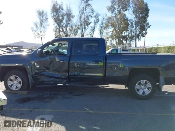 ✅ 2018 Chevrolet Silverado 1500 LT • VIN: 1GCPCREC6JF213658 • Lot: 41399740. Wystawiony na IAAI z przebiegiem 66 562 mil. Bezpłatny archiwum sprzedaży aukcyjnych z USA i szczegółowy raport historii pojazdu na DreamBid. Zdjęcie 15.