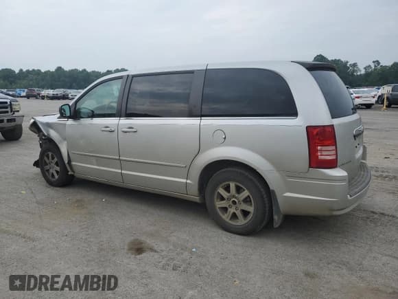 ✅ 2010 Chrysler Town & Country LX • VIN: 2A4RR2D15AR387643 • Lot: 67084975. Wystawiony na Copart z przebiegiem 155 706 mil. Bezpłatny archiwum sprzedaży aukcyjnych z USA i szczegółowy raport historii pojazdu na DreamBid. Zdjęcie 2.