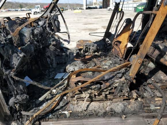 2004 Chevrolet Silverado 1500 z VIN 1GCEK19T74E256485, wystawiony jako Copart lot #51180905 z przebiegiem Nie podano mil oraz Szkoda całkowita • Salvage title. Historia ofert i sprzedaży dostępna na DreamBid. Obrazek 7.