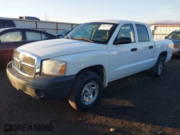 ✅ 2006 Dodge Dakota ST • VIN: 1D7HW28N46S510786 • Lot: 43624703. Wystawiony na IAAI z przebiegiem 117 617 mil. Bezpłatny archiwum sprzedaży aukcyjnych z USA i szczegółowy raport historii pojazdu na DreamBid. Zdjęcie 2.