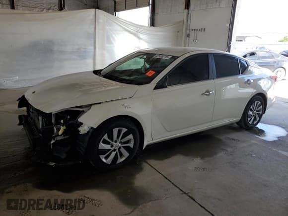 ✅ 2019 Nissan Altima S • VIN: 1N4BL4BV1KC252184 • Лот: 68163715. Опубликован ранее на Copart с пробегом 115 825 миль. Бесплатный доступ к архиву аукционных продаж из США и подробный отчёт об истории автомобиля на DreamBid. Изображение 1.