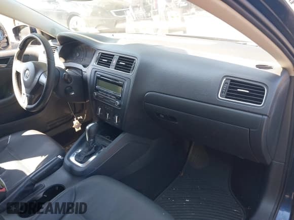 ✅ 2011 Volkswagen Jetta SE • VIN: 3VWDZ7AJ8BM321742 • Lot: 43058683. Listed on IAAI with 139,618 mi. Free auction sales archive from the USA and detailed vehicle history report at DreamBid. Image 5.