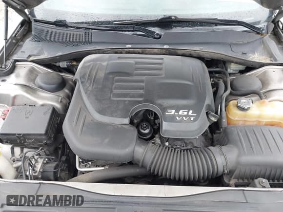 ✅ 2014 Chrysler 300 C • VIN: 2C3CCAKG8EH164446 • Lot: 42282141. Wystawiony na IAAI z przebiegiem 199 257 mil. Bezpłatny archiwum sprzedaży aukcyjnych z USA i szczegółowy raport historii pojazdu na DreamBid. Zdjęcie 10.