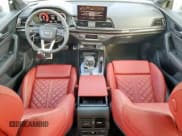 ✅ 2024 Audi SQ5 Premium Plus • VIN: WA1B4AFY0R2011267 • Lot: 66328495. Wystawiony na Copart z przebiegiem 11 945 mil. Bezpłatny archiwum sprzedaży aukcyjnych z USA i szczegółowy raport historii pojazdu na DreamBid. Zdjęcie 8.