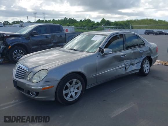 ✅ 2008 Mercedes-Benz E 320 • VIN: WDBUF22XX8B305932 • Lot: 43233709. Wystawiony na IAAI z przebiegiem 141 188 mil. Bezpłatny archiwum sprzedaży aukcyjnych z USA i szczegółowy raport historii pojazdu na DreamBid. Zdjęcie 17.