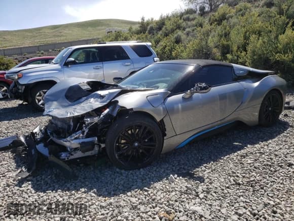 ✅ 2019 BMW i8 • VIN: WBY2Z6C5XKVG97967 • Лот: 56682505. Опубликован ранее на Copart с пробегом 13 925 миль. Бесплатный доступ к архиву аукционных продаж из США и подробный отчёт об истории автомобиля на DreamBid. Изображение 1.