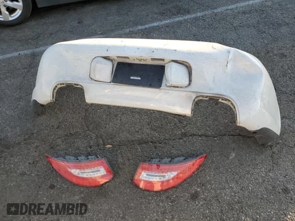 ✅ 2011 Porsche 911 Carrera S • VIN: WP0AB2A98BS720807 • Lot: 79286514. Wystawiony na Copart z przebiegiem 47 895 mil. Bezpłatny archiwum sprzedaży aukcyjnych z USA i szczegółowy raport historii pojazdu na DreamBid. Zdjęcie 12.