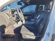 ✅ 2018 Jeep Grand Cherokee Altitude • VIN: 1C4RJFAG7JC334187 • Lot: 87098305. Wystawiony na Copart z przebiegiem 142 493 mil. Bezpłatny archiwum sprzedaży aukcyjnych z USA i szczegółowy raport historii pojazdu na DreamBid. Zdjęcie 7.