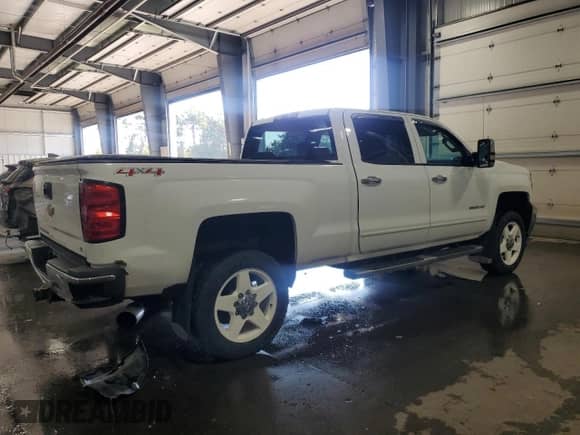 2015 Chevrolet Silverado 2500HD LT z VIN 1GC1KVEG2FF576552, wystawiony jako Copart lot #84027335 z przebiegiem 203 662 mil mil oraz Szkoda całkowita • Salvage title. Historia ofert i sprzedaży dostępna na DreamBid. Obrazek 3.