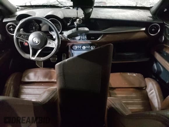 ✅ 2018 Alfa Romeo Stelvio Ti Sport • VIN: ZASFAKNN2J7C02720 • Лот: 71842942. Опубликован ранее на Copart с пробегом Не указан. Бесплатный доступ к архиву аукционных продаж из США и подробный отчёт об истории автомобиля на DreamBid. Изображение 8.