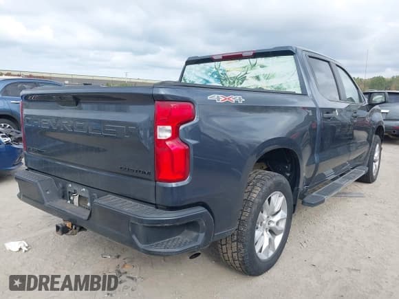 ✅ 2021 Chevrolet Silverado 1500 Custom • VIN: 1GCPYBEK9MZ303079 • Lot: 43456213. Wystawiony na IAAI z przebiegiem 63 003 mil. Bezpłatny archiwum sprzedaży aukcyjnych z USA i szczegółowy raport historii pojazdu na DreamBid. Zdjęcie 4.