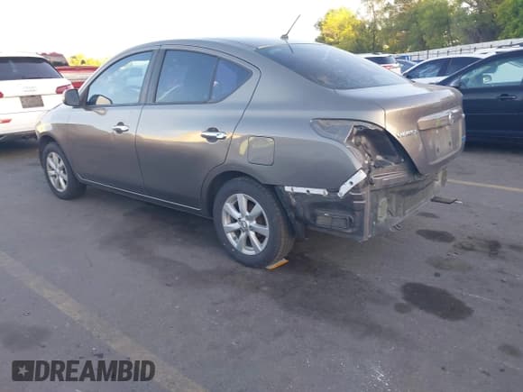 ✅ 2012 Nissan Versa SV • VIN: 3N1CN7AP1CL891011 • Lot: 43155873. Wystawiony na IAAI z przebiegiem 142 120 mil. Bezpłatny archiwum sprzedaży aukcyjnych z USA i szczegółowy raport historii pojazdu na DreamBid. Zdjęcie 3.