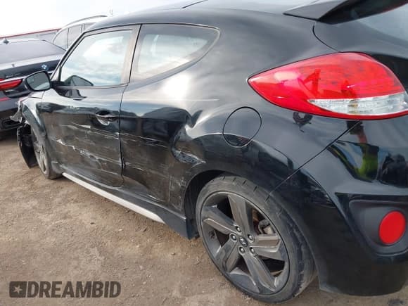 ✅ 2015 Hyundai Veloster Turbo • VIN: KMHTC6AE4FU238948 • Lot: 43525056. Listed on IAAI with 90,835 mi. Free auction sales archive from the USA and detailed vehicle history report at DreamBid. Image 14.