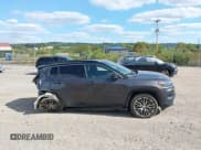 ✅ 2023 Jeep Compass (RED) Edition • VIN: 3C4NJDCN8PT503452 • Lot: 43167566. Wystawiony na IAAI z przebiegiem 128 790 mil. Bezpłatny archiwum sprzedaży aukcyjnych z USA i szczegółowy raport historii pojazdu na DreamBid. Zdjęcie 13.