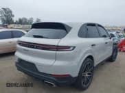 ✅ 2024 Porsche Cayenne • VIN: WP1AA2AY0RDA14504 • Lot: 42441628. Wystawiony na IAAI z przebiegiem 6 698 mil. Bezpłatny archiwum sprzedaży aukcyjnych z USA i szczegółowy raport historii pojazdu na DreamBid. Zdjęcie 4.