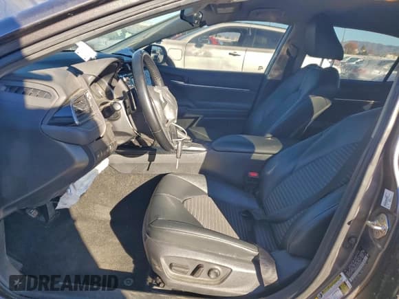 ✅ 2019 Toyota Camry SE • VIN: 4T1B11HK1KU197513 • Лот: 95545205. Опубликован ранее на Copart с пробегом 60 046 миль. Бесплатный доступ к архиву аукционных продаж из США и подробный отчёт об истории автомобиля на DreamBid. Изображение 7.