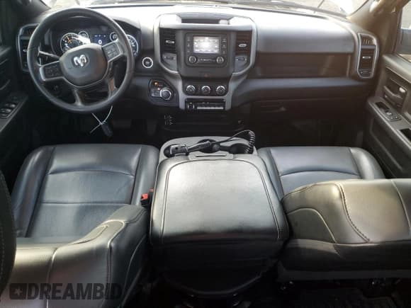 ✅ 2021 Ram 3500 Tradesman • VIN: 3C63R3GJ3MG667978 • Lot: 78242324. Wystawiony na Copart z przebiegiem 105 778 mil. Bezpłatny archiwum sprzedaży aukcyjnych z USA i szczegółowy raport historii pojazdu na DreamBid. Zdjęcie 8.