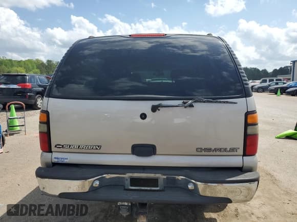 ✅ 2004 Chevrolet Suburban LS • VIN: 3GNEC16Z64G188962 • Лот: 51783375. Опубликован ранее на Copart с пробегом 190 017 миль. Бесплатный доступ к архиву аукционных продаж из США и подробный отчёт об истории автомобиля на DreamBid. Изображение 6.