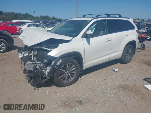 ✅ 2017 Toyota Highlander XLE • VIN: 5TDJZRFHXHS417436 • Lot: 43168533. Wystawiony na IAAI z przebiegiem 130 729 mil. Bezpłatny archiwum sprzedaży aukcyjnych z USA i szczegółowy raport historii pojazdu na DreamBid. Zdjęcie 18.