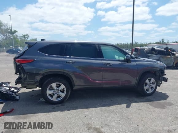 ✅ 2022 Toyota Highlander L • VIN: 5TDCZRAH4NS543318 • Lot: 42153681. Listed on IAAI with 56,196 mi. Free auction sales archive from the USA and detailed vehicle history report at DreamBid. Image 13.