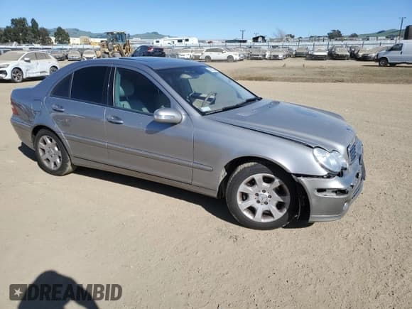 ✅ 2005 Mercedes-Benz C 320 • VIN: WDBRF64J15F602520 • Lot: 48212235. Wystawiony na Copart z przebiegiem 136 330 mil. Bezpłatny archiwum sprzedaży aukcyjnych z USA i szczegółowy raport historii pojazdu na DreamBid. Zdjęcie 4.