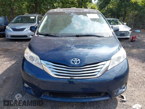 ✅ 2012 Toyota Sienna XLE • VIN: 5TDDK3DC1CS032510 • Лот: 43213382. Опубликован ранее на IAAI с пробегом 200 489 миль. Бесплатный доступ к архиву аукционных продаж из США и подробный отчёт об истории автомобиля на DreamBid. Изображение 12.