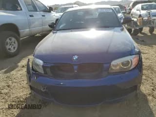 ✅ 2013 BMW 1 Series 135i • VIN: WBAUC9C53DVY60615 • Lot: 76811044. Wystawiony na Copart z przebiegiem 77 183 mil. Bezpłatny archiwum sprzedaży aukcyjnych z USA i szczegółowy raport historii pojazdu na DreamBid. Zdjęcie 5.