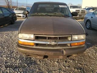 ✅ 2000 Chevrolet S-10 LS • VIN: 1GCCS1953YK261991 • Лот: 84543004. Опубликован ранее на Copart с пробегом 212 142 миль. Бесплатный доступ к архиву аукционных продаж из США и подробный отчёт об истории автомобиля на DreamBid. Изображение 5.