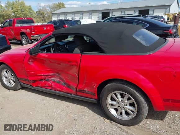 ✅ 2007 Ford Mustang Deluxe • VIN: 1ZVFT84N475327923 • Lot: 43441133. Listed on IAAI with 86,635 mi. Free auction sales archive from the USA and detailed vehicle history report at DreamBid. Image 14.