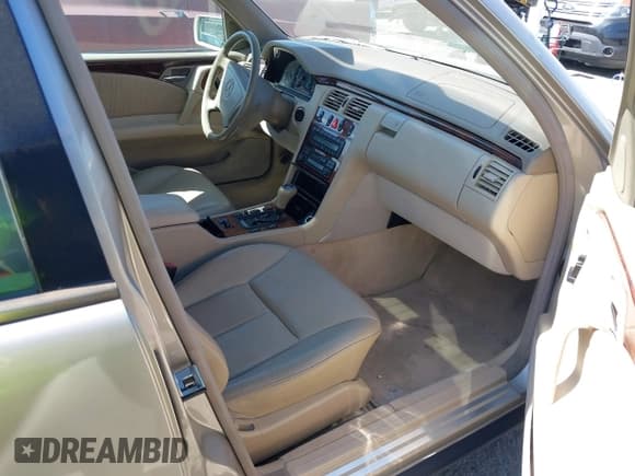 ✅ 1998 Mercedes-Benz E 320 • VIN: WDBJF65F3WA695126 • Lot: 42636961. Listed on IAAI with Not provided. Free auction sales archive from the USA and detailed vehicle history report at DreamBid. Image 5.