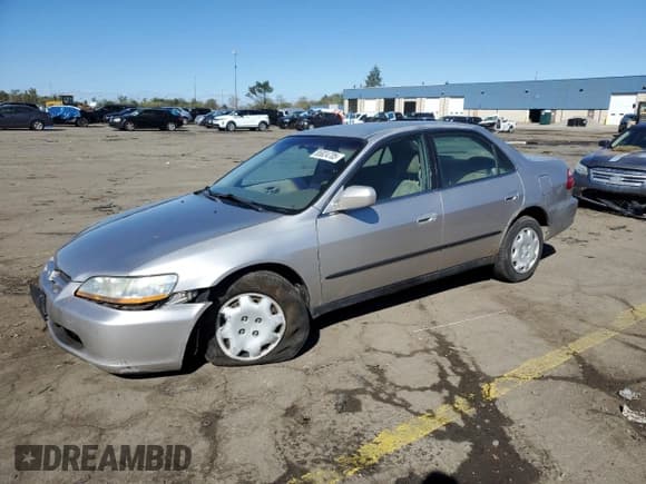 ✅ 1999 Honda Accord LX • VIN: 1HGCG5546XA072585 • Лот: 85824705. Опубликован ранее на Copart с пробегом 311 504 миль. Бесплатный доступ к архиву аукционных продаж из США и подробный отчёт об истории автомобиля на DreamBid. Изображение 1.