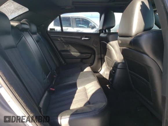 ✅ 2013 Chrysler 300 S • VIN: 2C3CCAGG4DH590142 • Лот: 88952055. Опубликован ранее на Copart с пробегом 146 325 миль. Бесплатный доступ к архиву аукционных продаж из США и подробный отчёт об истории автомобиля на DreamBid. Изображение 11.