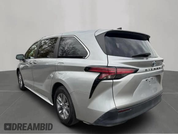 ✅ 2021 Toyota Sienna LE • VIN: 5TDKSKFC4MS036339 • Lot: 92942915. Listed on Copart with 203,232 mi. Free auction sales archive from the USA and detailed vehicle history report at DreamBid. Image 3.