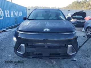 2025 Hyundai Kona SEL with VIN KM8HBCAB9SU211137, listed as a Copart auction lot 43804945 with 7,453 mi miles and Clean title. Bid and sale history available at DreamBid. Image 5.