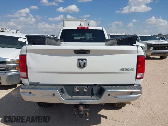 ✅ 2018 Ram 2500 Tradesman • VIN: 3C6UR5HJ6JG378765 • Лот: 43004424. Опубликован ранее на IAAI с пробегом 185 447 миль. Бесплатный доступ к архиву аукционных продаж из США и подробный отчёт об истории автомобиля на DreamBid. Изображение 16.
