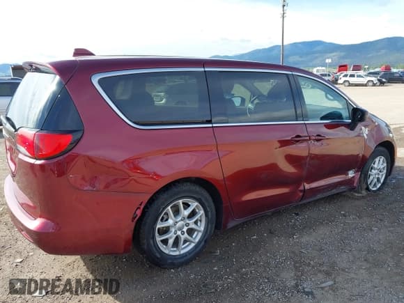 ✅ 2017 Chrysler Pacifica Touring • VIN: 2C4RC1DG3HR565288 • Lot: 42215711. Wystawiony na IAAI z przebiegiem 99 159 mil. Bezpłatny archiwum sprzedaży aukcyjnych z USA i szczegółowy raport historii pojazdu na DreamBid. Zdjęcie 6.