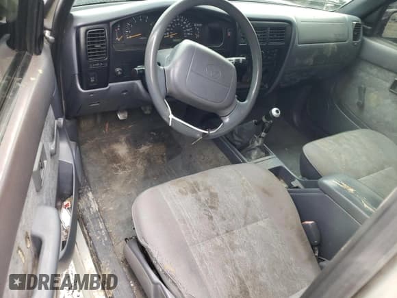 ✅ 2000 Toyota Tacoma • VIN: 4TAPM62N4YZ679336 • Lot: 85429984. Wystawiony na Copart z przebiegiem 374 910 mil. Bezpłatny archiwum sprzedaży aukcyjnych z USA i szczegółowy raport historii pojazdu na DreamBid. Zdjęcie 8.