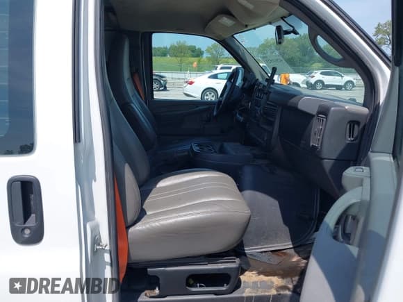 ✅ 2014 Chevrolet Express Cargo • VIN: 1GCSGAFX2E1154516 • Lot: 42931523. Listed on IAAI with 288,086 mi. Free auction sales archive from the USA and detailed vehicle history report at DreamBid. Image 5.