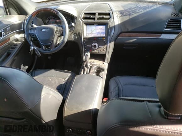 ✅ 2019 Ford Explorer Platinum • VIN: 1FM5K8HT1KGA66706 • Lot: 57698304. Wystawiony na Copart z przebiegiem 46 086 mil. Bezpłatny archiwum sprzedaży aukcyjnych z USA i szczegółowy raport historii pojazdu na DreamBid. Zdjęcie 8.