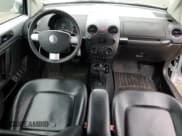 ✅ 2006 Volkswagen Beetle • VIN: 3VWRF31Y06M310356 • Lot: 46825315. Wystawiony na Copart z przebiegiem 60 445 mil. Bezpłatny archiwum sprzedaży aukcyjnych z USA i szczegółowy raport historii pojazdu na DreamBid. Zdjęcie 8.