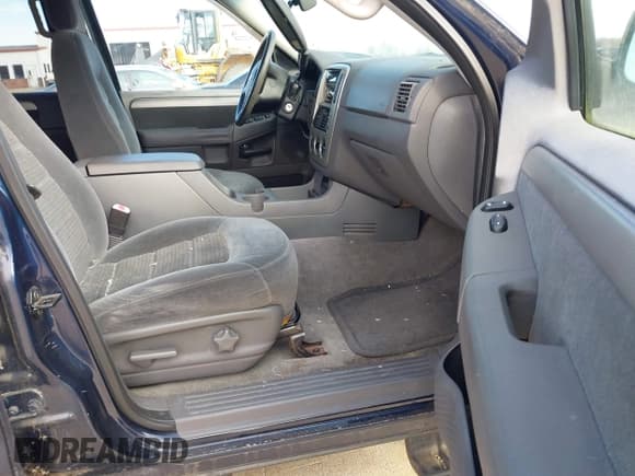 ✅ 2003 Ford Explorer XLT • VIN: 1FMZU83K73ZA13489 • Lot: 43793558. Listed on IAAI with 161,305 mi. Free auction sales archive from the USA and detailed vehicle history report at DreamBid. Image 5.