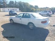 ✅ 1994 Toyota Camry LE • VIN: 4T1SK12E3RU357935 • Lot: 43500149. Wystawiony na IAAI z przebiegiem 239 841 mil. Bezpłatny archiwum sprzedaży aukcyjnych z USA i szczegółowy raport historii pojazdu na DreamBid. Zdjęcie 3.