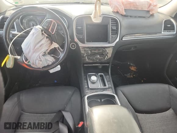 ✅ 2019 Chrysler 300 Touring • VIN: 2C3CCAAG6KH570285 • Lot: 93521805. Listed on Copart with 123,872 mi. Free auction sales archive from the USA and detailed vehicle history report at DreamBid. Image 8.