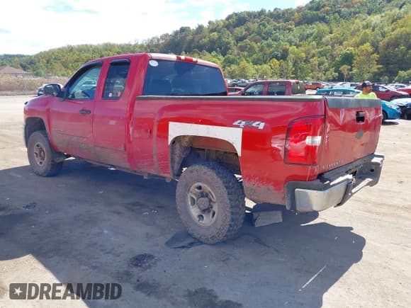 ✅ 2007 Chevrolet Silverado 2500HD Work Truck • VIN: 1GCHK29K17E588243 • Лот: 43381164. Опубликован ранее на IAAI с пробегом 336 908 миль. Бесплатный доступ к архиву аукционных продаж из США и подробный отчёт об истории автомобиля на DreamBid. Изображение 3.
